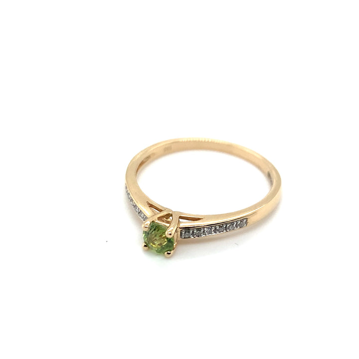 14K RING GG WE-SI 12-0,06 CRT PERIDOOT
