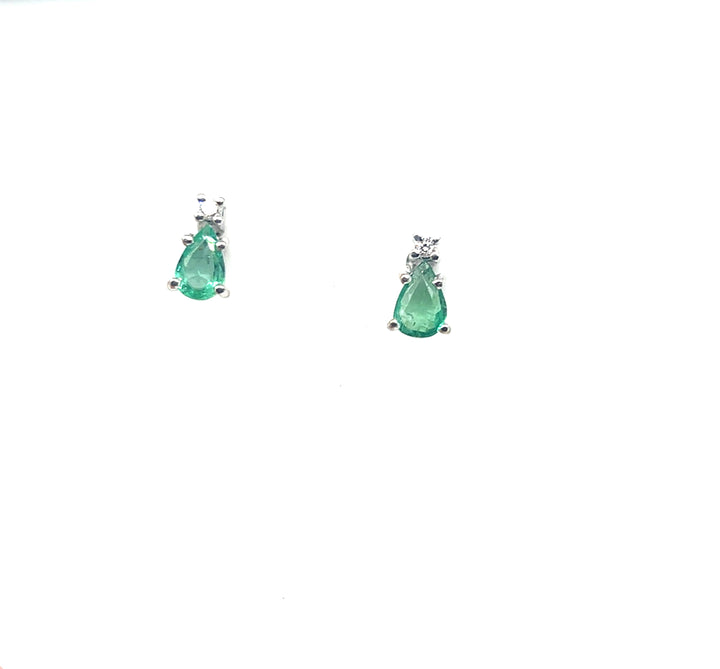14 kt oorstekers wit druppelvorm smaragd en Diamant