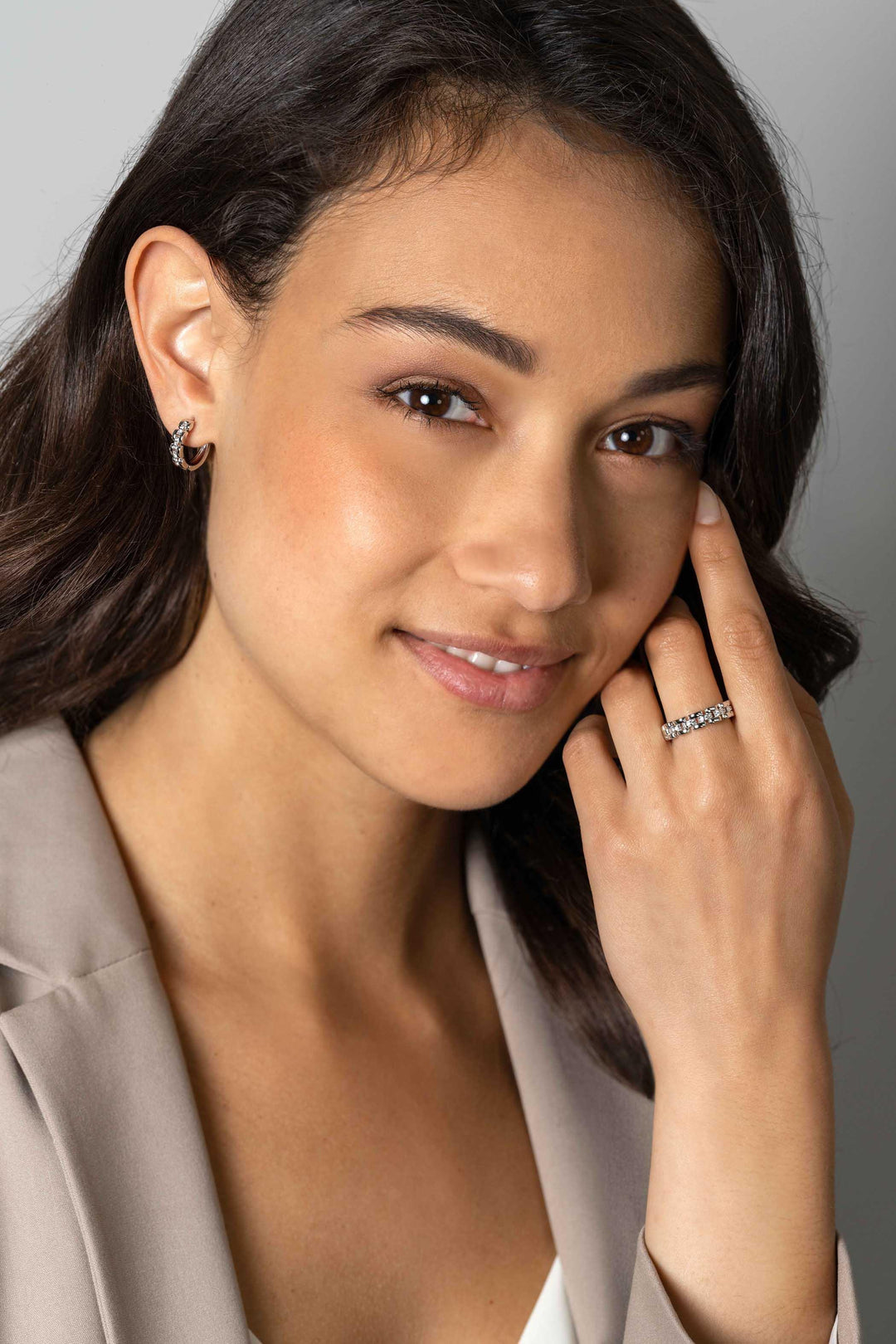 ZINZI zilveren ring met rolex-style schakels en de middenbaan bezet met witte zirconia's 5mm breed ZIR2504.