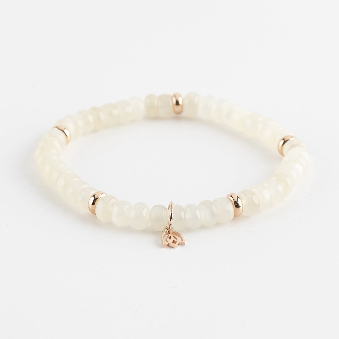 Y&amp;G Maansteen bracelet 5 gold beads 7021