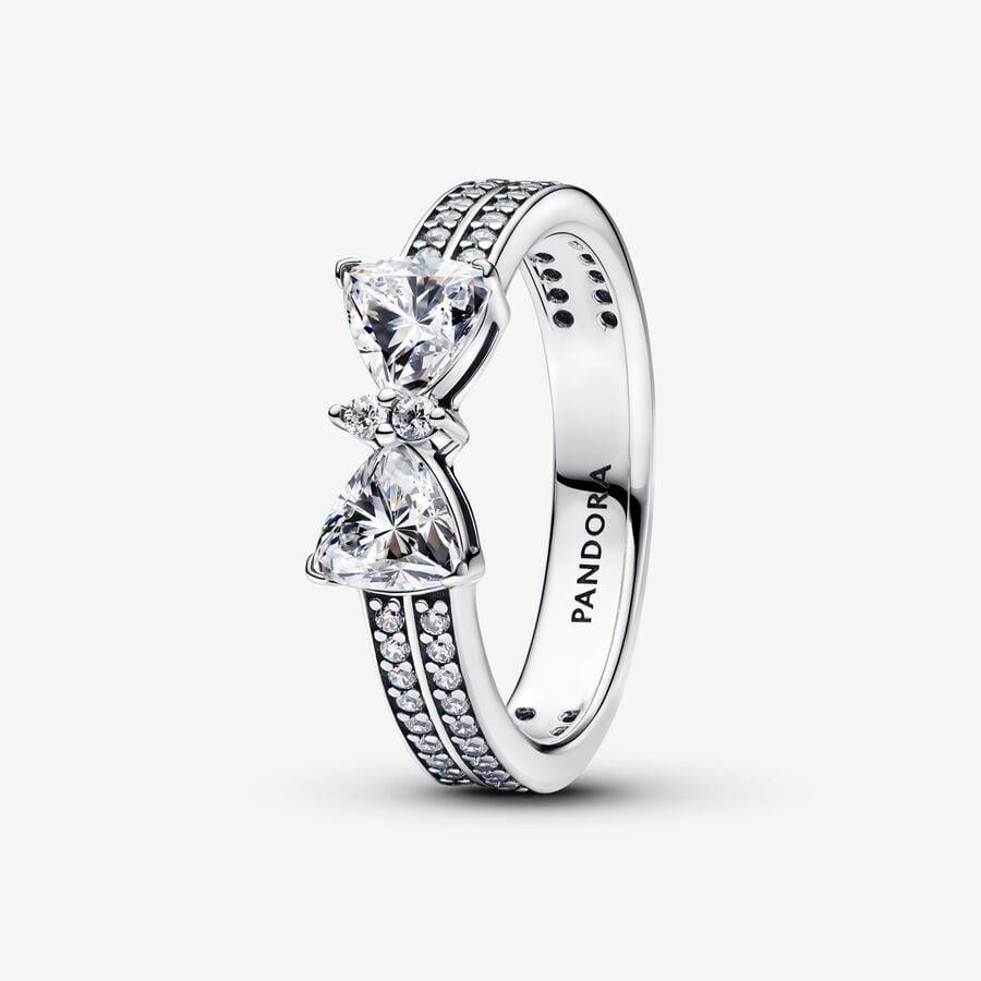 Sprankelende ring met strik en dubbele band
